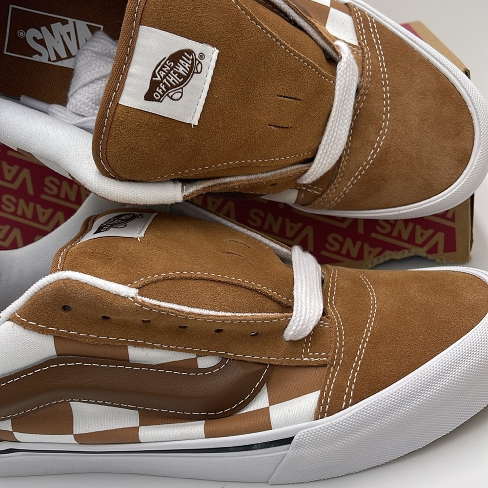 Vans Men’s Knu Skool
Mega Check Brown
VN000CRPBRO Brown and White Checkered Shoe - Picture 15 of 16